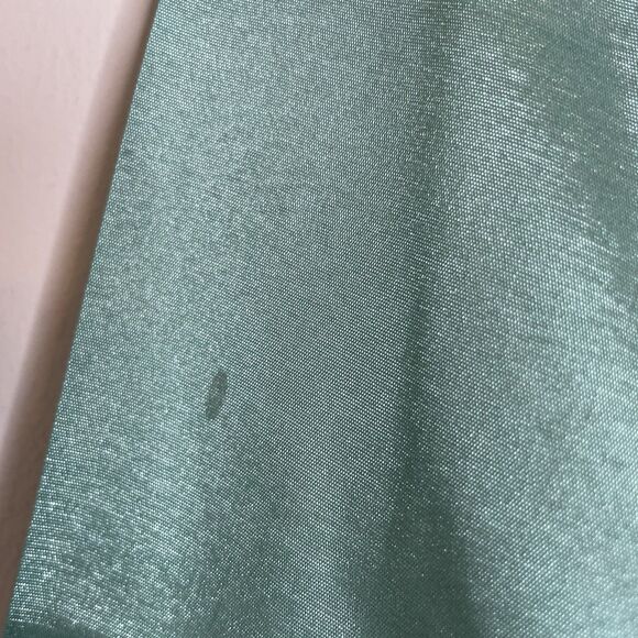 Cato Women’s Blouse Size 26/28 Green Satin Shiny Cuff Long Sleeve Button Front - Picture 3 of 4